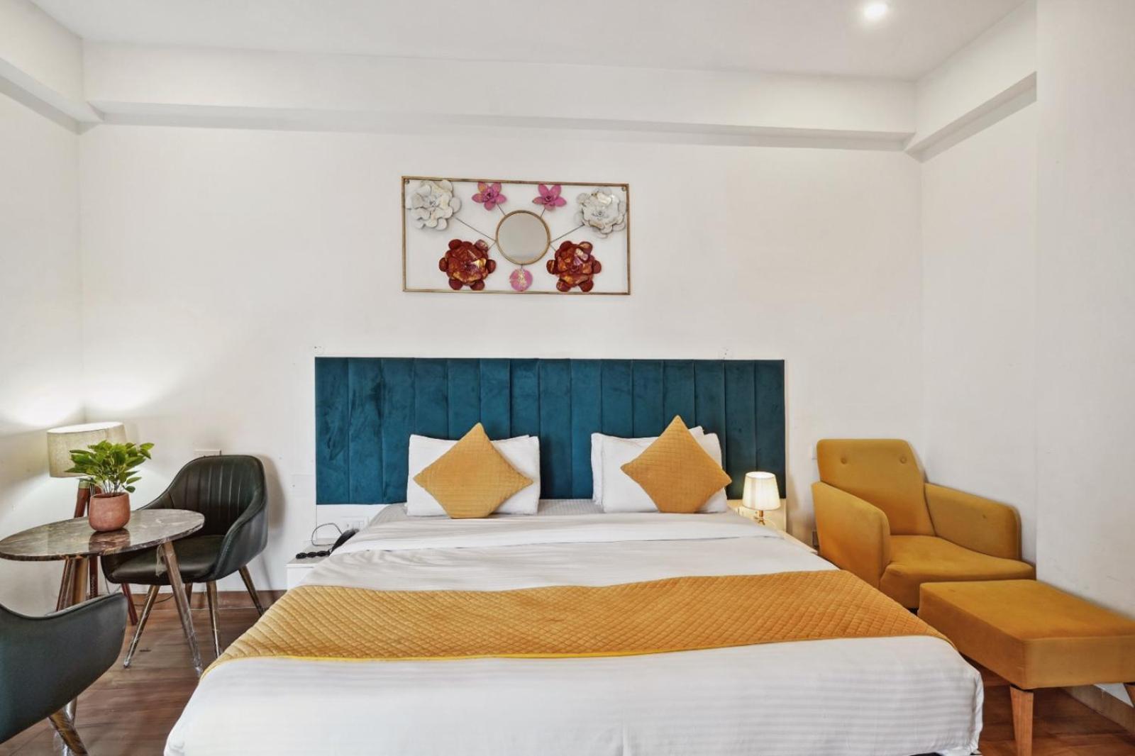 Amahi Inn Гургаон Экстерьер фото