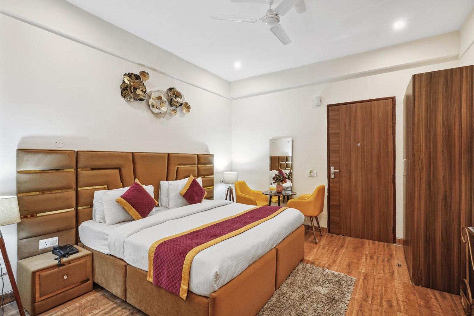 Amahi Inn Гургаон Экстерьер фото