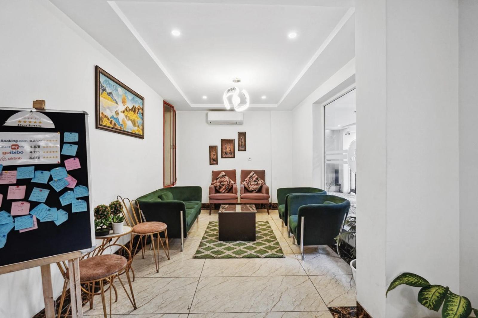 Amahi Inn Гургаон Экстерьер фото